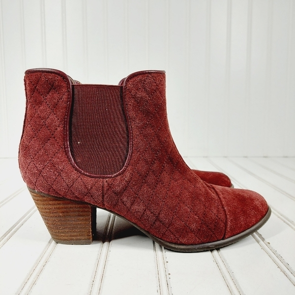 Ciao Bella Red Burgundy Suede Quilted Block Heel Elastic Gore Ankle Boots A995 - Picture 5 of 12